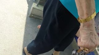 Best 2018 sexy teen milf legs crossed toes amar voyeur candid feet 43!  1080p *-3