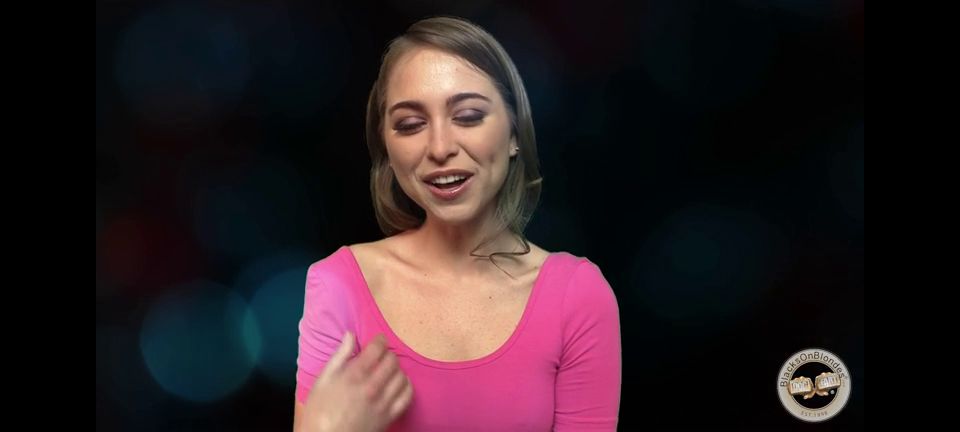 Riley Reid Behind The Scenes (Brunette girls porn)