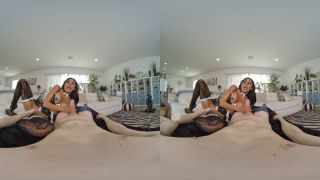 Dancing Latin Housekeeper - Gear VR-1