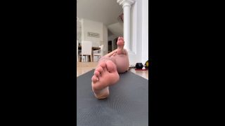 Nicholeivory fetish Nicholeivory aka nicholeivory - 06-14-2024 OnlyFans Video - Watch me stretch these feet out video-9