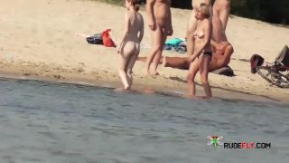 xxx clip 34 Algunas fotos en la playa nudista de Barcelona. on hardcore porn hd hardcore porn videos-1