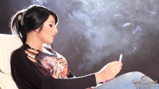 Mercedes First Smoking - Smoking-3