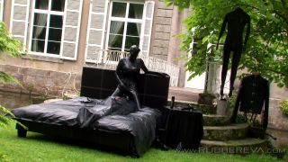 LatexRubberVideos005915-7