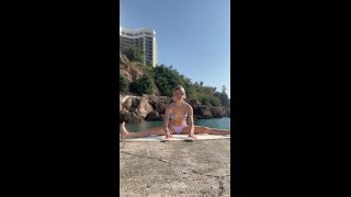 YourFitCrush Yourfitcrush - bikini yoga by the sea 05-12-2022-6