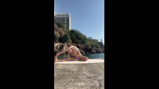 YourFitCrush Yourfitcrush - bikini yoga by the sea 05-12-2022-7