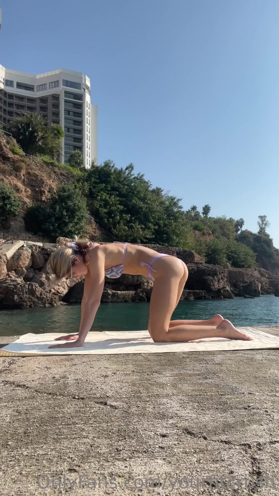 YourFitCrush Yourfitcrush - bikini yoga by the sea 05-12-2022