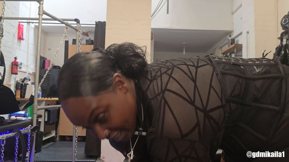 [K2S.CLUB] Goddess Mikaila - Sniff and Surrender to My Farts - 4K 2160P