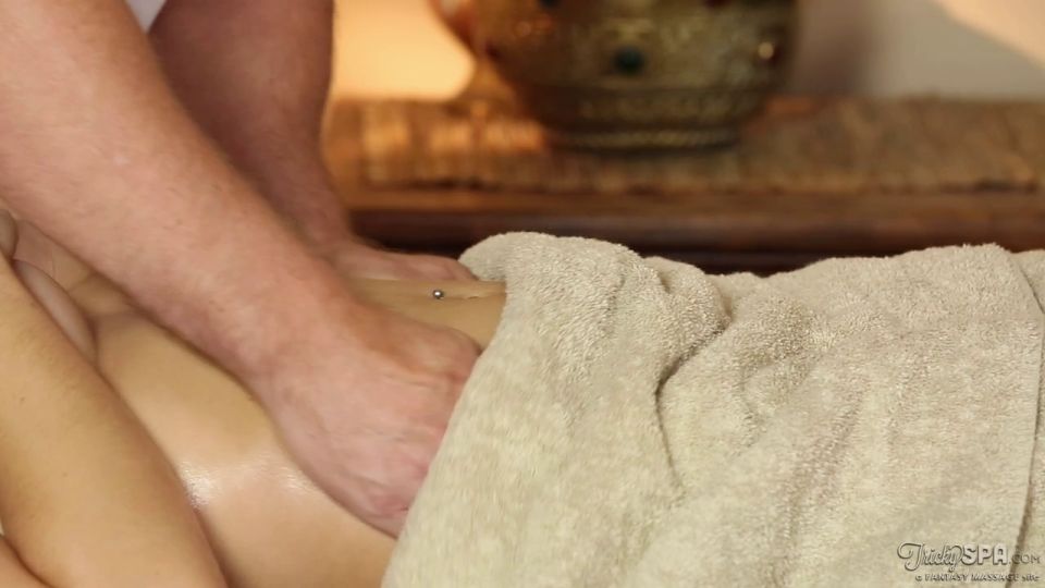 I Can't Believe I'm Doing This (Amateur porn) Karlie Montana