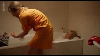 Fabienne Babe in Un balcon à Limoges 2025 1080p Web Adult Fi-5