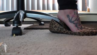 Tiny Guy Customs – Aura Shrunken Coworkers Feet And Vore Foot!-2