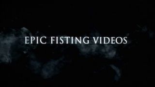 Famous camgirl VixenxMoon try double vaginal fisting Vide...-9