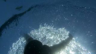 Angela White - Tits underwater (Amateur porn)-9