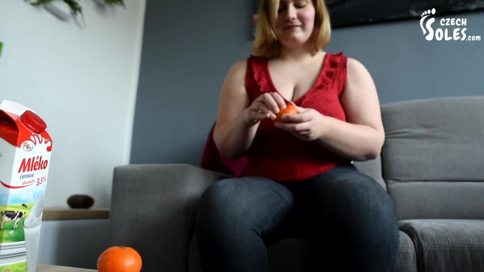 Czech SolesBBW Girl Having Fun With Her HUGE Feet (Foot Fetish, Bbw Feet, Pov Foot Worship, Bare Soles, Toes) - 1080p