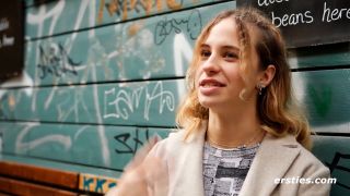 Ersties  Nina Js Lesbische GangbangFantasie Wird Wahr.-0