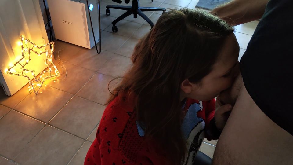 6264 Mother Christmas Is Back, And I Have A Gift For Her Throat