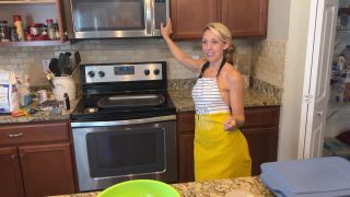 ErikaSwingz - Baking Cookies Naked - Housewives-5