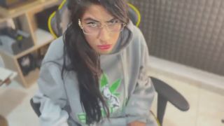 Hd Porn I discovered my stepsister watching porn and then we do everything we learned in the videos.-3