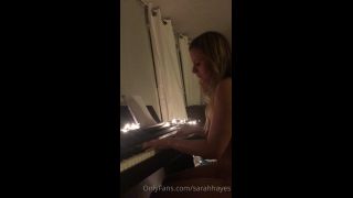 Onlyfans - Sarah Hayes - sarahhayesI was messing around and free styling on the piano tonight and since I was nude I figured - 07-09-2020-6