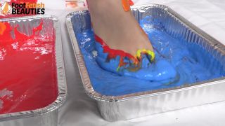 Brunette Diva Coats Her Feet And Hands With Paint To Create An Award-winning A.-0