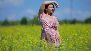 [Stunning18] Sumiko On The Meadow In Summer [07.31.23] [1080p]-0