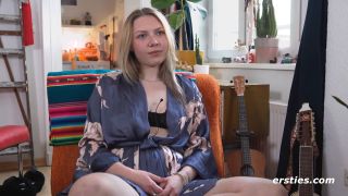 Ersties  Nelio Masturbiert Mit Ihrem Genoppten Glasdildo.-0