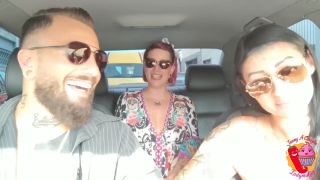 Threesome In The Car-2