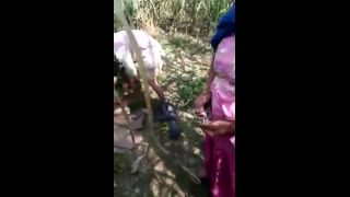 Desi aunty and old man caught having sex public forest video by-3