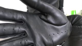 [K2S.CLUB] Lady_Victoria_Valente - Strenge Leder Stieftante Legt Dich Über Das Knie POV - FullHD 1080P-4