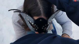 [K2S.CLUB] Fickmaus21 - Outdoor bei minus 15 grad Eier leer gesaugt - HD 720P-8