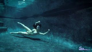 SexUnderwater e1080 Crystal Rush UW Photo Shoot (mp4)-8