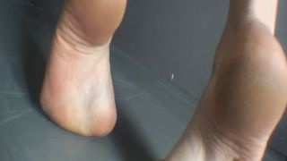 [GetFreeDays.com] KatieWalkingTipToe feet porn-9