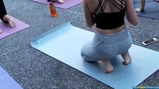 Public yoga class ass-2