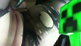 113044 Wanna be my creeper.-0