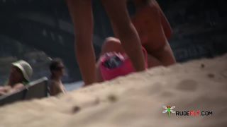 Shameless nudists make fun on the beach  2-1