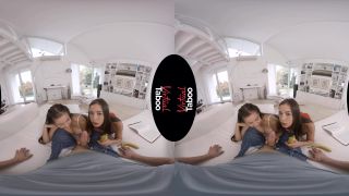 Anastasia Brokelyn, Sheryl Collins (Young Mouths And A Cock Sucking Challenge / 18.10.2019) [Oculus Rift, Vive] [UltraHD 4K 2700p] VirtualTaboo | taboo sex | reality porno milf big tits anal-1