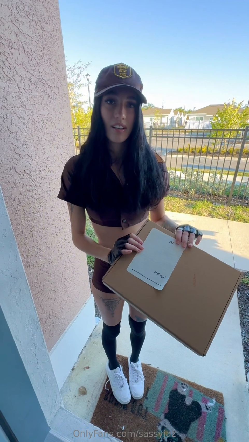 Sassy Jazzz – Ups Girl Roleplay.