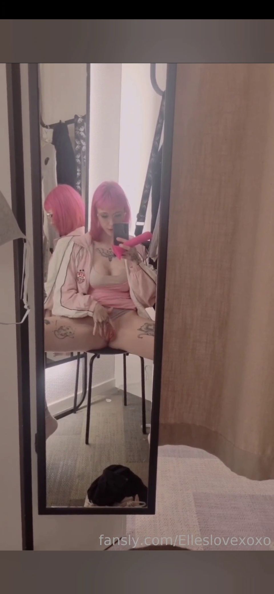 Elles (elleslovexoxo) Public Changing Room Masturbation Onlyfans (Amateur porn)
