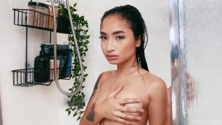 Shower With Avery Black (2020) - Showersolos-4