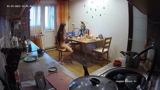 Flamy Nika 23 01 25 ariela naked lunch and phone check 720p-3