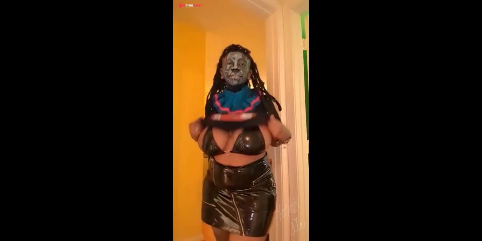 Ebony Juggalette Shows Off Booty Plug and Teases