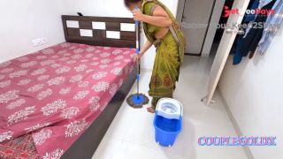 Komals husband sneaked in from behind the mopping lady-1