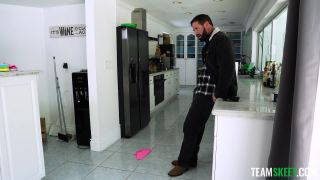 Serena Hill: Dirty Cleaning 1080p FullHD-2