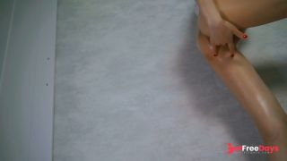 Japanese milf masturbates during her period-2
