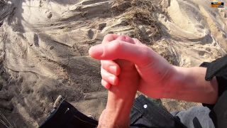 [Amateur] GIRLFRIEND GIVES RISKY QUICK HANDJOB AT A PUBLIC BEACH-6