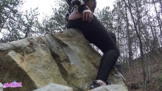 I Touch Myself In The Forest, I Make Myself Cum And Squirt Far Away 1080p-7