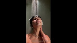 Onlyfans - Miakhalifa - When you want to be sexy but it doesnt line up with your hair wash day - 16-01-2021-1