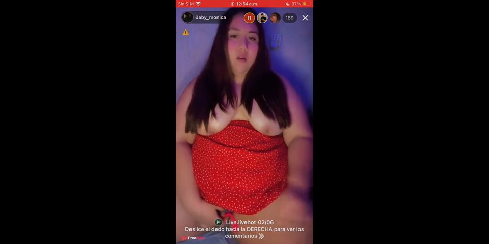 Chica se excita en pleno en vivo y se masturba mientras la ven