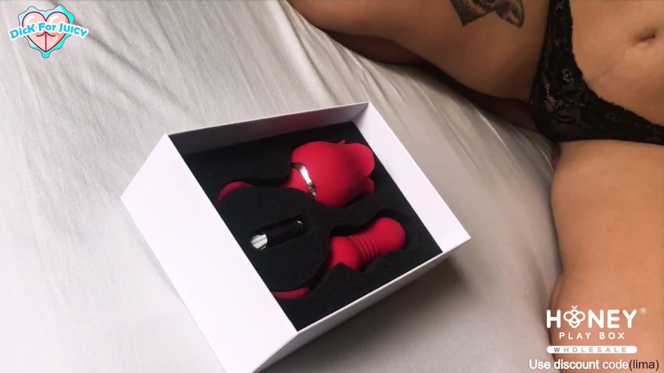 DickforJuicyEnjoying my new Honey Play Box Toy (use code ＂lima＂ for 20% off)