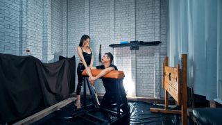 Noirqueenie Face Slapping Training Angle 2 (Fetish porn)-0