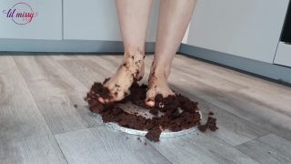 Lil Missy UK () Lilmissyuk - and this is what i did with my cake afterwards it was sooo much fun xxx 20-10-2020-3